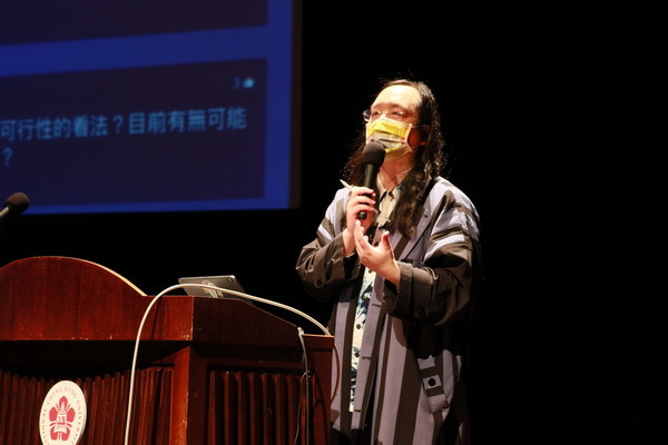 行政院政務委員唐鳳受邀到成大演講