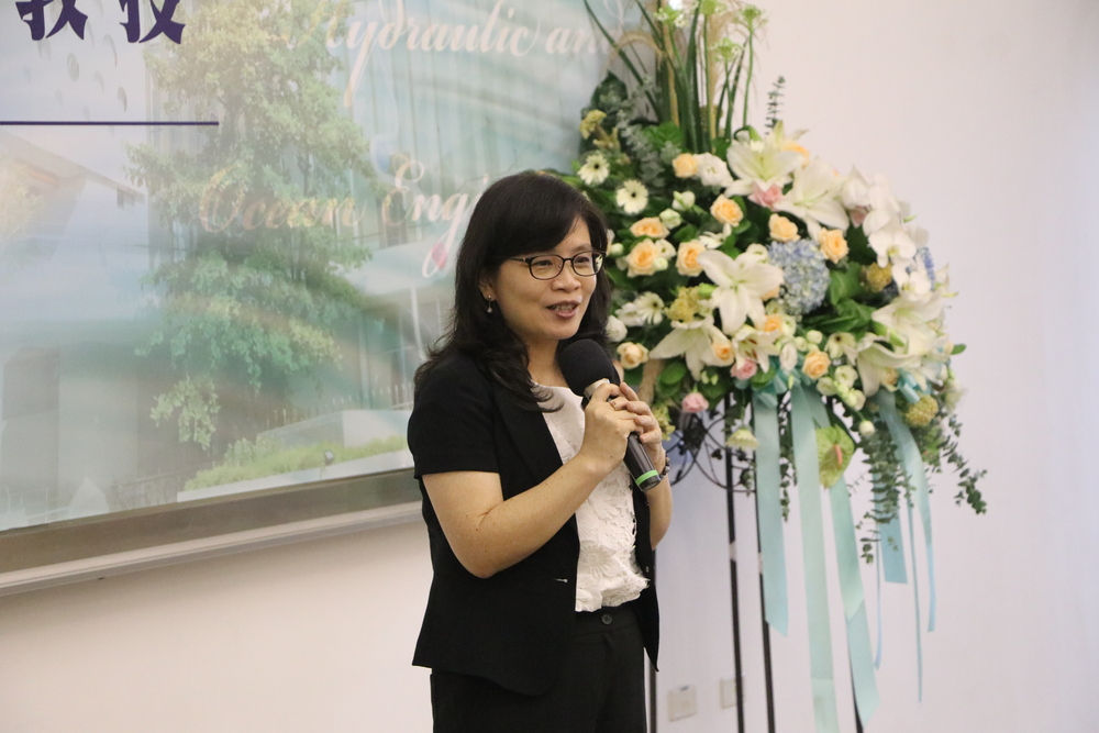 劉教授的女兒劉逸群代表家屬感謝大家前來追思