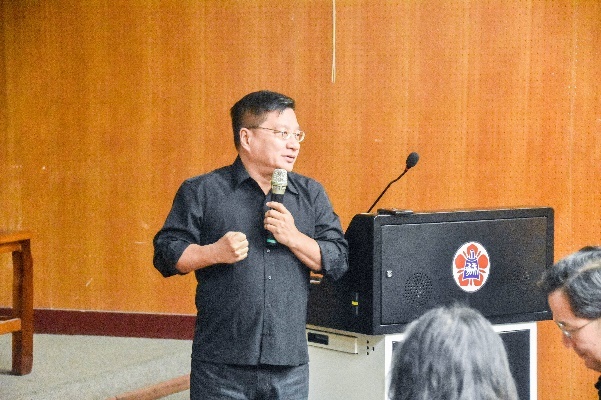 陳柏年建築師分享過去老屋結合活動、產業創造青年人口回流的相關經驗
